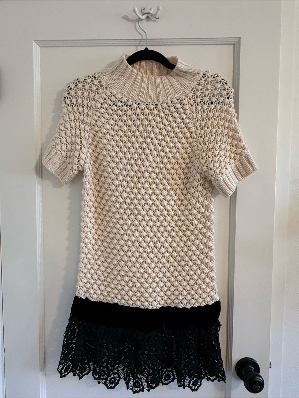 Vintage Cream Knit Short-Sleeve Cowl with Black Lace Hem